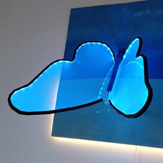 LED-Lichtplastik Motiv Schmetterling aus Acrylglas und Holz 750�750�300mm K�nstler Rainer Schubert