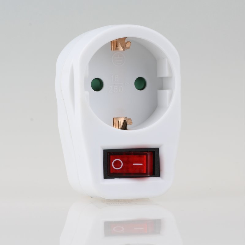 Steckdosen-Adapter weiß mit Schalter 16A/250V 1 x Schutzkontakt-Steck, 5,95  €